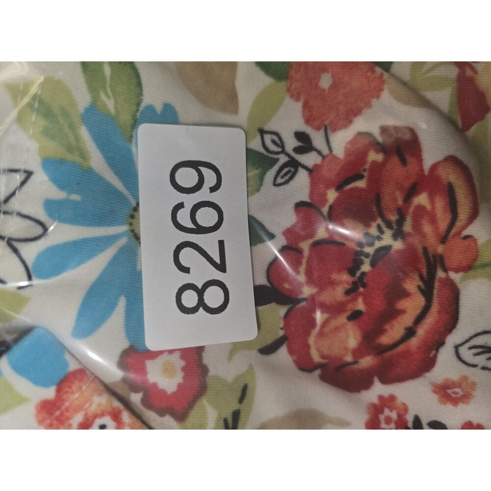 White Stag women's vintage-style t-shirt featuring a colorful floral Size Lrg... - Picture 6 of 6